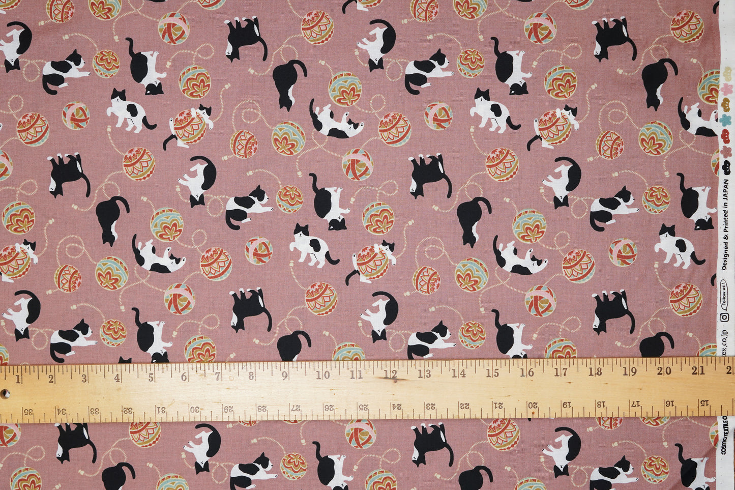 Cats With Temari Ball - Cotton Yardge - Cosmo